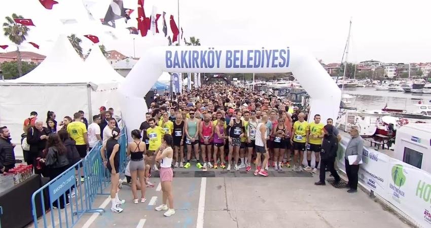 Bakırköy Belediyesi, 24 Kasım Öğretmenler Günü kapsamında koşu etkinliği düzenledi.