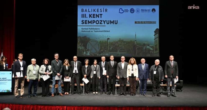 Balıkesir Büyükşehir Belediye Başkanı Ahmet Akın, Balıkesir 3'üncü Kent Sempozyumu’nda