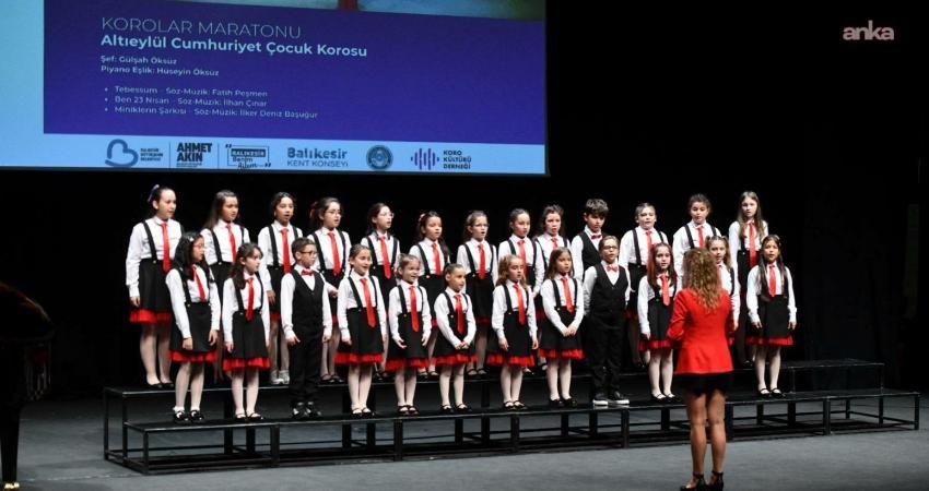 Balıkesir Büyükşehir Belediyesi, Koro Kültürü Derneği tarafından düzenlenen “Korolar Maratonu”nun