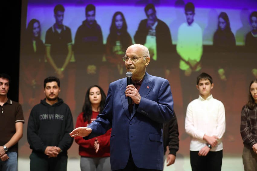 Başkan Yaşar öğrenci ve velilerle bir araya geldi Yenimahalle Belediyesi’nin öğrencilere eğitim desteği sunmak amacıyla hizmete açtığı ve