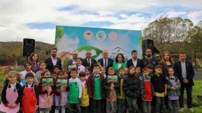 Beykoz'un Bozhane Mahallesi’nde düzenlenen fidan ve fide dikim etkinliğinde, Türk