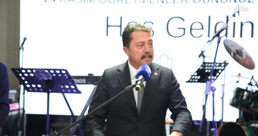 Beypazarı Belediyesi tarafından 24 Kasım Öğretmenler Günü dolayısıyla kutlama programı düzenlendi.