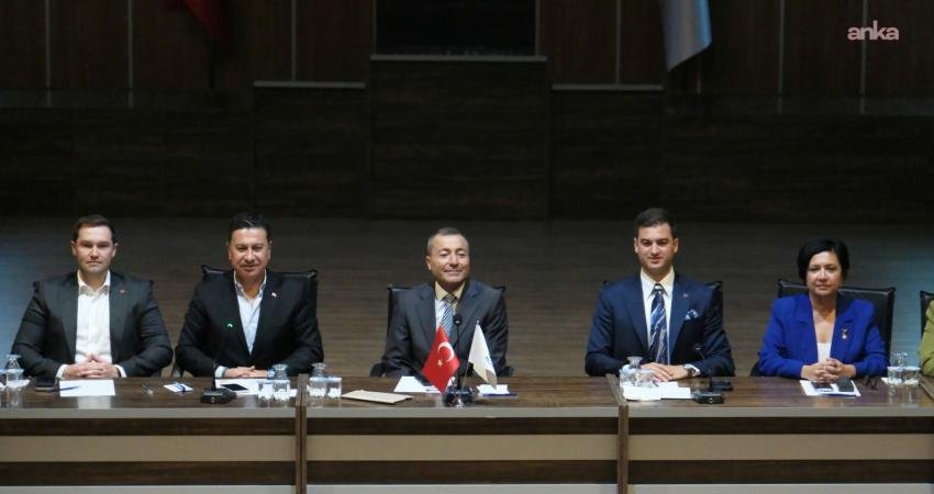 Bodrum Belediye Başkanı Mandalinci, muhtarlar ile bir araya gelmeye devam ediyor Bodrum Belediye Başkanı Tamer Mandalinci, geleneksel hale gelen muhtarlar toplantısında mahalle