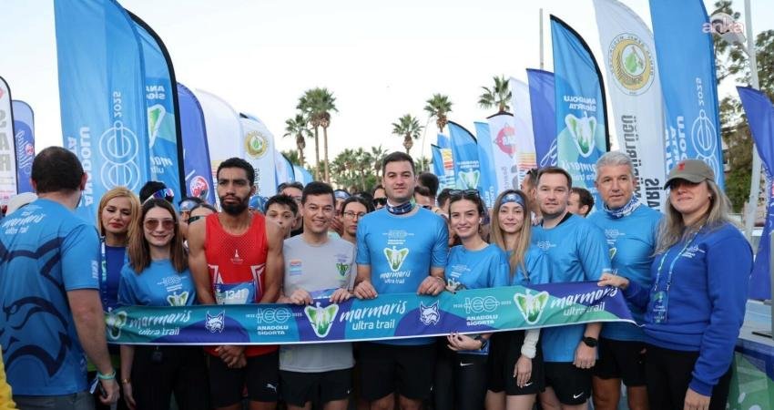 Bodrum Belediye Başkanı Tamer Mandalinci, Bitez’de düzenlenen sabah koşusunda sporcularla