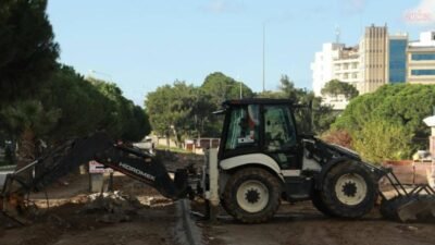 Burhaniye Belediyesi Fen İşleri Müdürlüğü ekipleri, ilçe genelinde başlattığı yol,