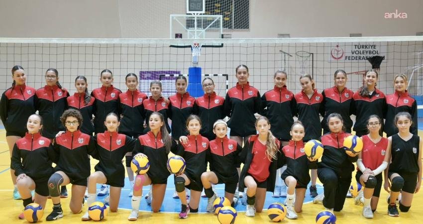 Burhaniye Belediyespor, yeni sezonda genç sporcularla sahada Burhaniye Belediyespor Kulübü, 2025–2026 voleybol branşında "Mini", "Midi" ve "Küçük