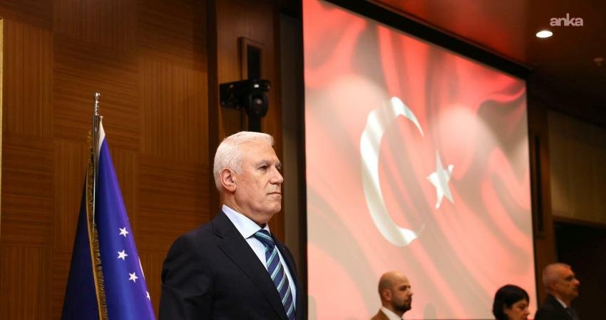 Bursa Büyükşehir Belediye Meclisi’nden şehitlere saygı duruşu Askeri uçağın, Türkiye'ye dönüş yolundayken Gürcistan sınırlarında düşmesi sonucu şehit