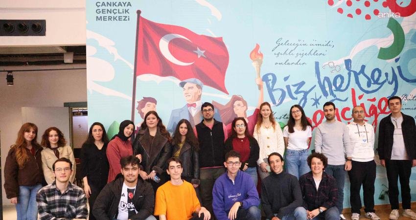 Çankaya Gençlik Merkezi'nde gençlere yönelik bir program düzenlendi. Genç öğrenciler,