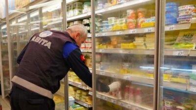 Çeşme Belediyesi Zabıta Müdürlüğü ekipleri, vatandaşların ve öğrencilerin sağlıklı, güvenli