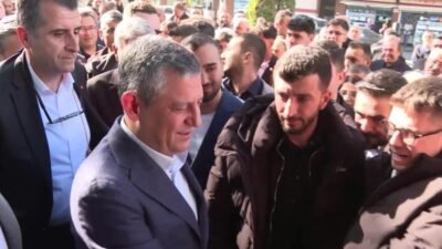 CHP Genel Başkanı Özgür Özel, partisinin Gaziantep İl Başkanlığını ziyaret