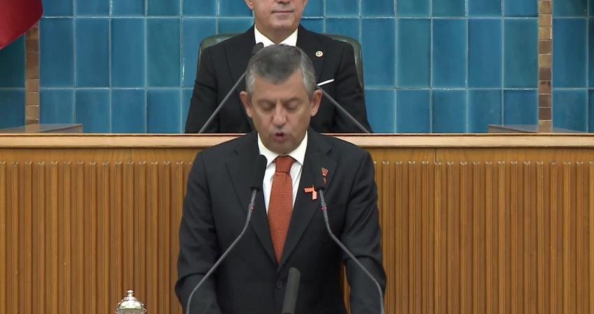 Özel’den Erdoğan’a “demokrasi treni” tepkisi: O trenden ineceksin ama o tren, yolun sonuna kadar devam edecek CHP Genel Başkanı Özgür Özel, Cumhurbaşkanı Recep Tayyip Erdoğan'ın demokrasiye