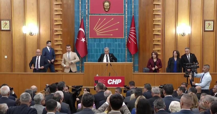 Özgür Özel: “Depremzedelerin hiçbir sorununu ortada bırakmamaya gayret edeceğiz” CHP Genel Başkanı Özgür Özel, Kahramanmaraş merkezli 6 Şubat depremlerinin