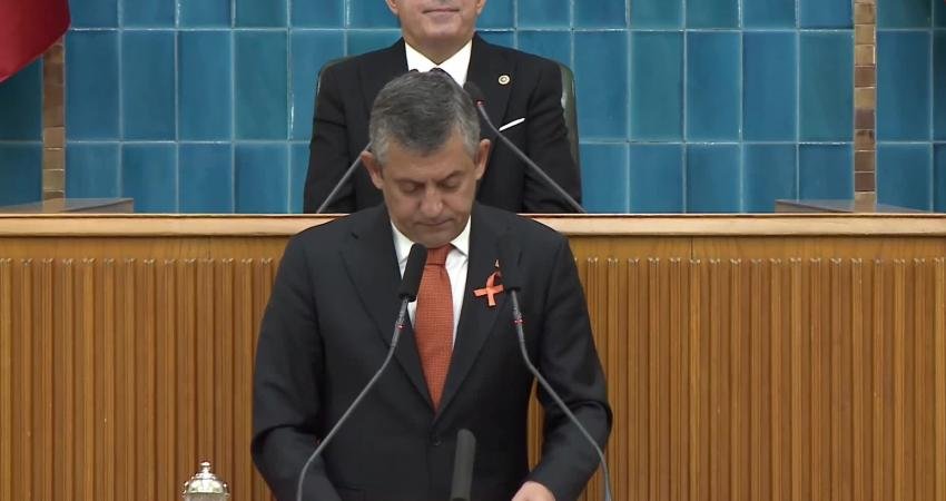 CHP Genel Başkanı Özgür Özel, partisinin grup toplantısında, Cumhurbaşkanı Recep