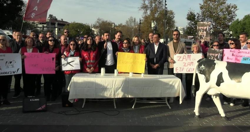 CHP Beşiktaş İlçe Başkanlığı, Beşiktaş Meydanı’ndan gerçekleştirdiği Cumartesi eylemlerinin üçüncü