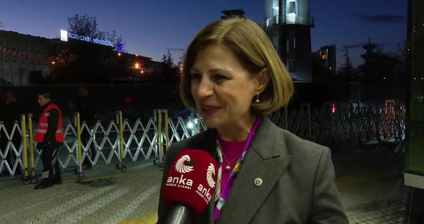 CHP’nin 39. Olağan Kurultayı… Ayşe Ünlüce: Bu kurultayın Türkiye’nin ufkunu, önünü, aydınlığını açacağını düşünüyorum Eskişehir Büyükşehir Belediye Başkanı Ayşe Ünlüce, CHP'nin 39'uncu kurultayına ilişkin,