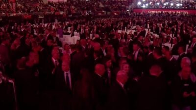 Eski CHP Genel Başkanı Hikmet Çetin, CHP'nin "Şimdi İktidar Zamanı" sloganıyla düzenlediği