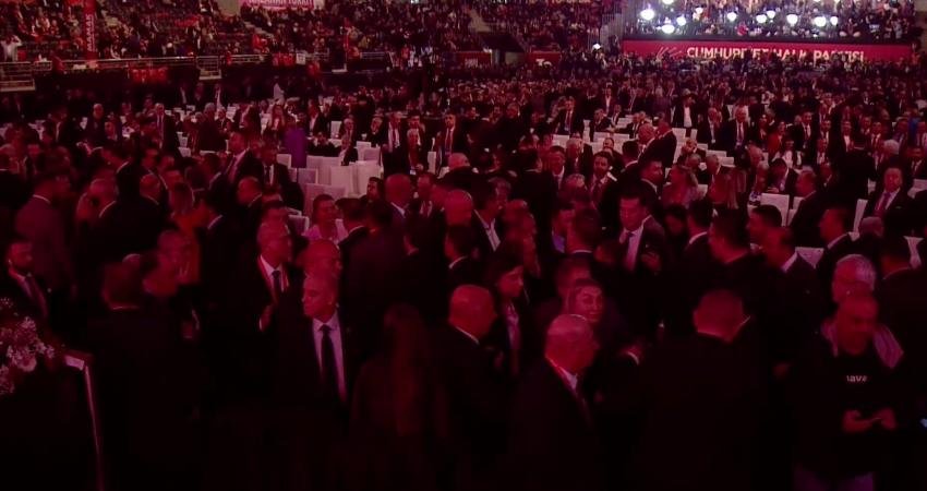 Eski CHP Genel Başkanı Hikmet Çetin, CHP'nin "Şimdi İktidar Zamanı" sloganıyla düzenlediği