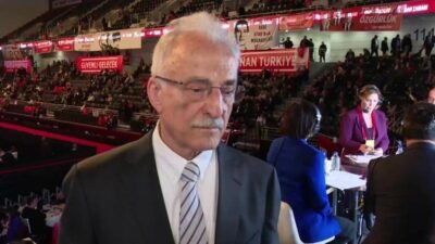 Eski Başbakan Yardımcısı ve SHP Genel Başkanı Murat Karayalçın, partililerin kurultayda