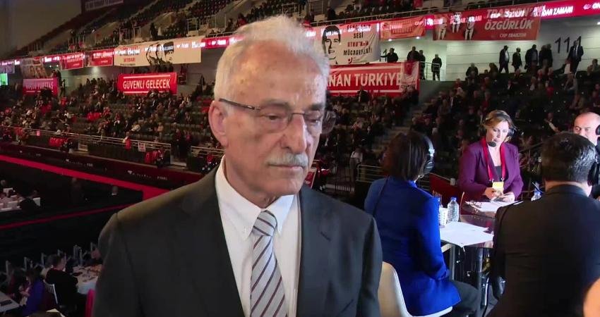 Eski Başbakan Yardımcısı ve SHP Genel Başkanı Murat Karayalçın, partililerin kurultayda