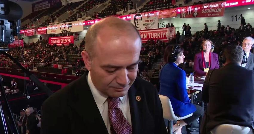 CHP’nin 39’uncu Olağan Kurultayı… Özgür Karabat: “Belli zamanlarda kadro değişikliği partiye güç katar” CHP Genel Başkan Yardımcısı Özgür Karabat, “Biz statükocu bir yönetici