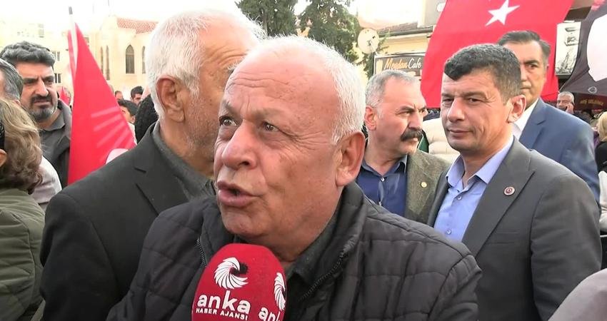CHP’nin Kilis mitinginde yurttaşlardan Özgür Özel’e destek: “Baskılara karşı yılmasın, arkasındayız” CHP'nin Kilis'te düzenlediği mitinge katılan yurttaşlar, tutuklu belediye başkanları için