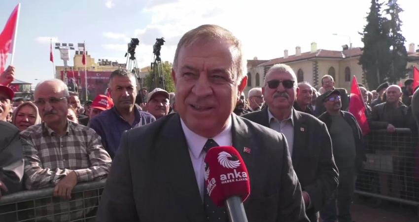 CHP’nin Kilis’te “Millet İradesine Sahip Çıkıyor” mitingi… Gökan Zeybek: “Bu iktidarı değiştirene kadar alanlardan, eylemlerden asla vazgeçmeyiz” CHP Genel Başkan Yardımcısı Gökan Zeybek, "Antep de Kilis de