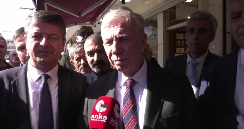 CHP’nin Kilis’teki “Millet İradesine Sahip Çıkıyor” mitingi… Mansur Yavaş, miting öncesi Gaziantep’te esnafı ziyaret etti Ankara Büyükşehir Belediye Başkanı Mansur Yavaş, Gaziantep'te vatandaşlarla buluştu, esnafı