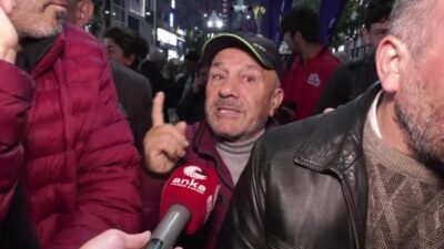 CHP'nin Ümraniye'de düzenlediği mitinge katılan bir yurttaş, ANKA Haber Ajansına