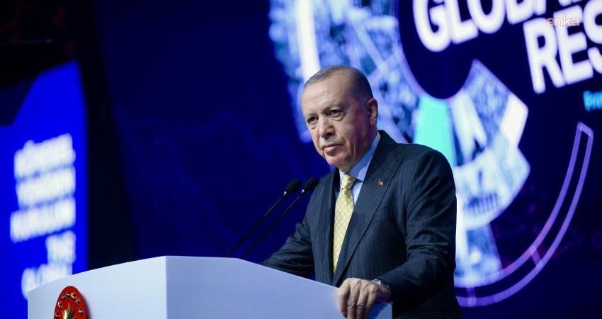 Cumhurbaşkanı Erdoğan: Şehidimize Allah’tan rahmet, ailesine, ülkemize ve milletimize başsağlığı diliyorum Cumhurbaşkanı Recep Tayyip Erdoğan, "Orman Genel Müdürlüğümüze ait bir yangın