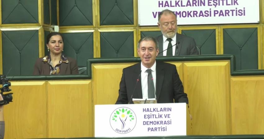 Tuncer Bakırhan: Birlikte yaşamanın önünü açacak düzenlemeler bu yasaların bir an önce çıkarılmasına bağlıdır DEM Parti Eş Genel Başkanı Tuncer Bakırhan, "Sayın Abdullah Öcalan