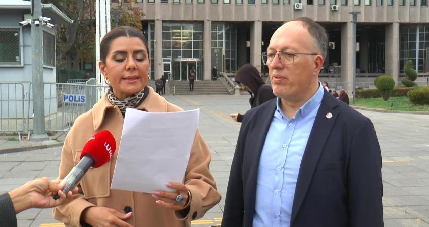 DİŞHEK-SEN Genel Başkanı Banu Yıldırım, Sıhhiye Adliyesi önünde yaptığı açıklamada,