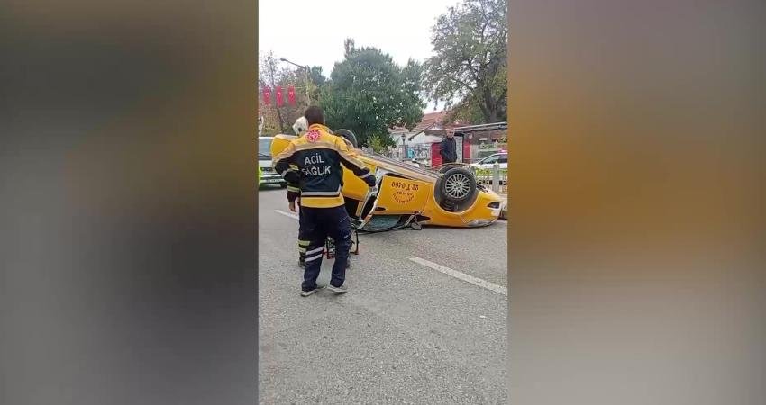 Edirne’de Atatürk Bulvarı üzerinde meydana gelen trafik kazasında bir ticari