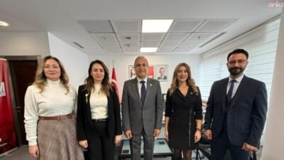 Eğitim Gücü Sen Van İl Başkanı Seda Aktaş ve beraberindeki