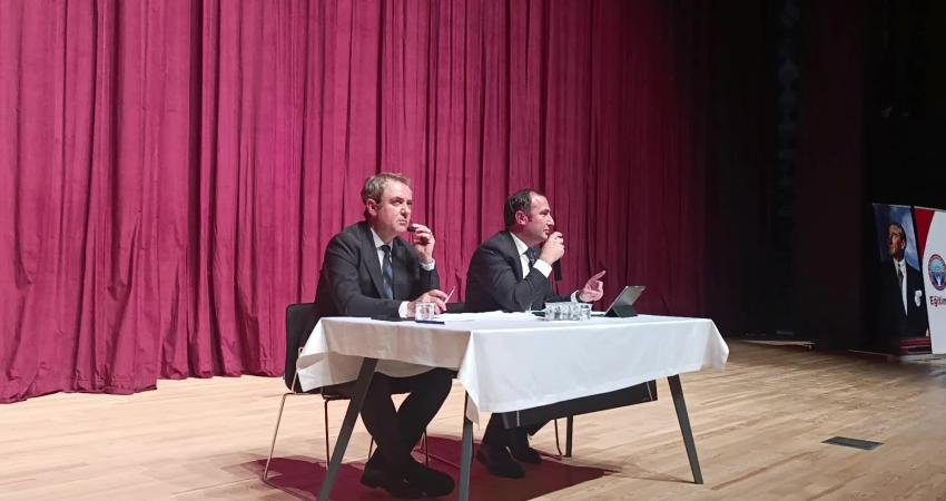 Eğitim-İş Genel Başkanı Özbay “Cumhuriyet, Eğitim ve Gelecek” panelinde konuştu: “Adı ‘zorunlu eğitim’ ama okullaşma oranı yüzde 85’lere düşüyor” Eğitim-İş Genel Başkanı Kadem Özbay, "Adı ‘zorunlu eğitim’ ama okullaşma