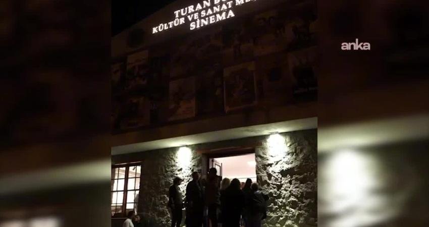 Yönetmenliğini Özcan Alper’in yaptığı, başrollerinde Timuçin Esen ile Leyla Tanlar’ın