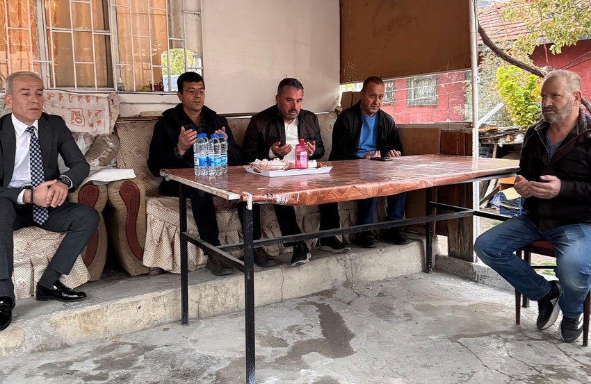 Pursaklar Belediye Başkanı Ertuğrul Çetin, ilçe genelinde yakınlarını kaybeden vatandaşları