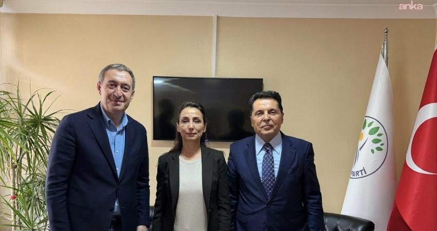 Esenyurt Belediye Başkanı Ahmet Özer, DEM Parti Eş Genel Başkanları Hatimoğulları ve Bakırhan ile görüştü: “Cumhuriyeti barış ve demokrasi ile mutlaka buluşturacağız” Esenyurt Belediye Başkanı Ahmet Özer, DEM Parti Eş Genel Başkanları Tülay