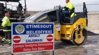 Etimesgut Belediyesi, ilçe genelindeki yol iyileştirme çalışmalarını kesintisiz sürdürüyor. Ayyıldız
