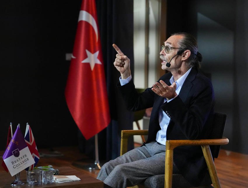 Etimesgut Belediye Başkanı Erdal Beşikcioğlu: “Sahne benim nefes aldığım yer” Etimesgut Belediye Başkanı Erdal Beşikcioğlu, üniversite ve lise öğrencileriyle bir