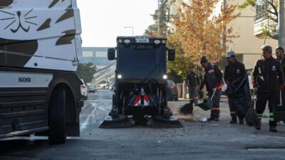 Etimesgut Belediyesi, ilçenin dört bir yanında çevre temizliği ve hijyen