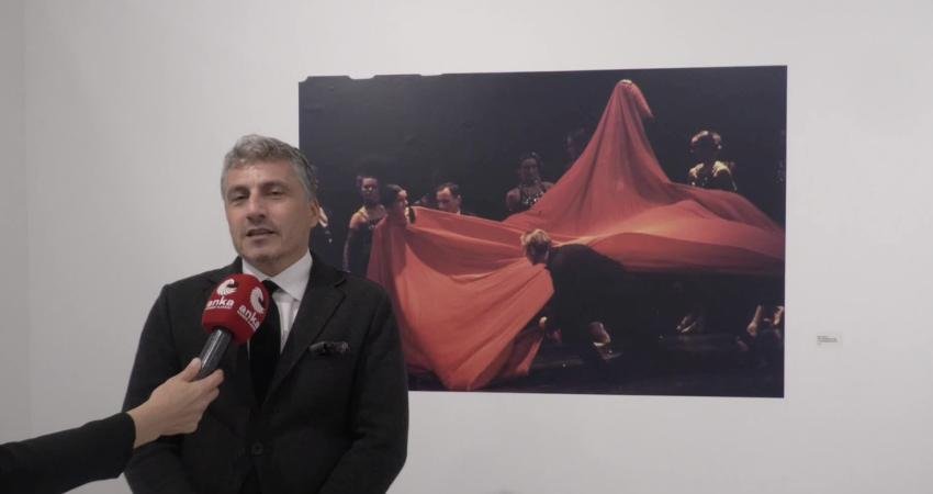 “Fotoğrafın Dansı, Dansın Fotoğrafı” Taksim Sanat’ta: Ali Öz’ün 30 yıllık arşivinden 60 eserle dansın ritmi ve sahnenin ışığı bir arada İBB iştiraki Kültür AŞ’nin kamusal sergi alanı Taksim Sanat, foto