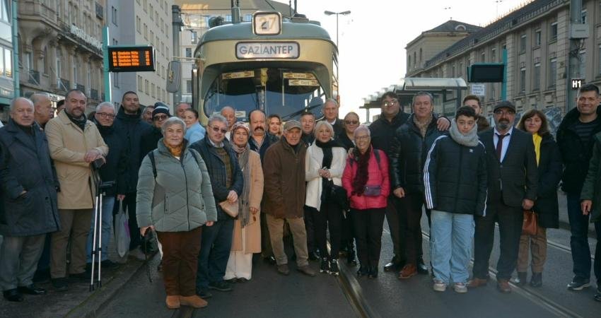 Frankfurt Gaziantep Derneği’nin geleneksel “Tramvayda Çiğ Köfte ve Baklava Partisi”