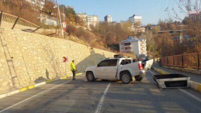 Tunceli’de bir sürücü, geri manevra yaptığı esnada aracın direksiyon hakimiyetini