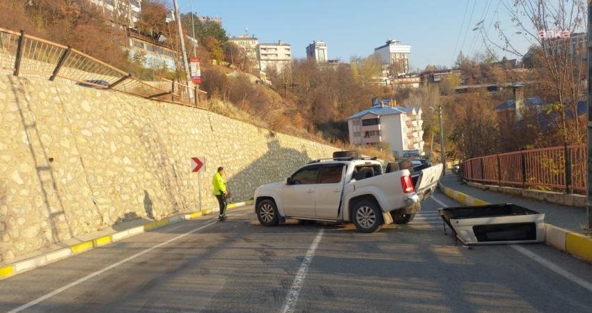Tunceli’de bir sürücü, geri manevra yaptığı esnada aracın direksiyon hakimiyetini
