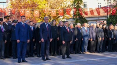 Türkiye Cumhuriyeti'nin kurucusu Büyük Önder Gazi Mustafa Kemal Atatürk, sonsuzluğa