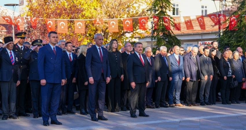 Türkiye Cumhuriyeti'nin kurucusu Büyük Önder Gazi Mustafa Kemal Atatürk, sonsuzluğa