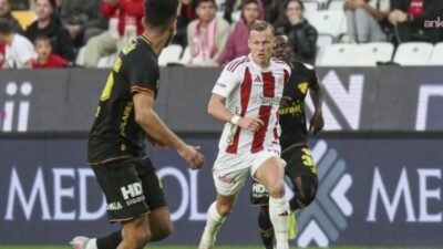 Süper Lig’in 14. haftasında Göztepe, deplasmanda Antalyaspor’u 2-1 mağlup etti.