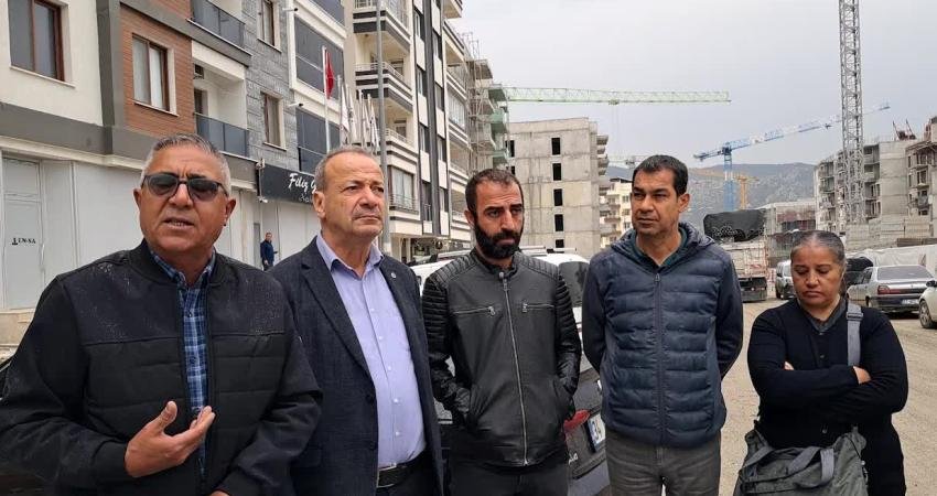 Hatay'ın Defne ilçesi Çekmece mahallesinde bir şantiyede Azerbaycanlı kule vinç