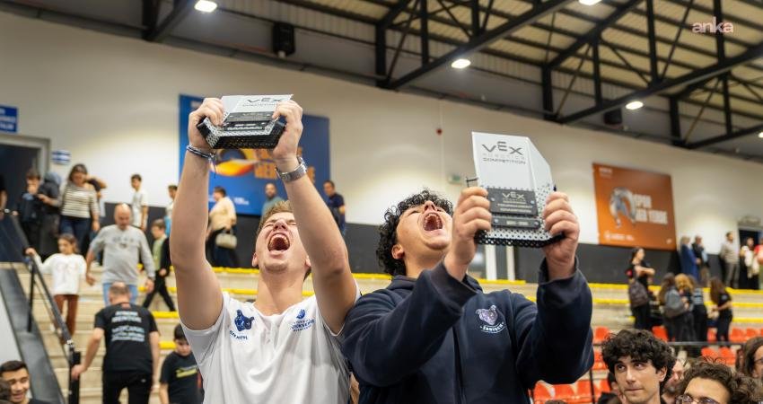 İstanbul Büyükşehir Belediyesi'nin (İBB) teknoloji takımı İBBTech, VEX Robotics Competition’ın