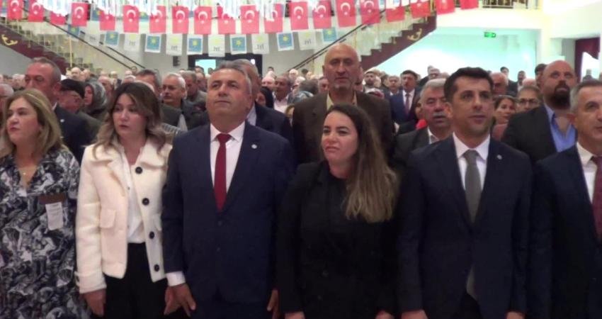 İYİ Partili Ayyüce Türkeş Taş: “Üç hilalin altında kalktılar, terörist başı Abdullah Öcalan’ı Meclis’e davet ederek yeni bir ihanet süreci başlattılar” İYİ Parti'nin Tokat 4. Olağan İl Kongresi'nde konuşan İYİ Parti